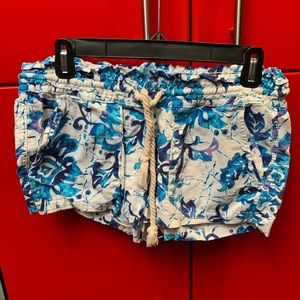 White and blue linen Roxy shorts